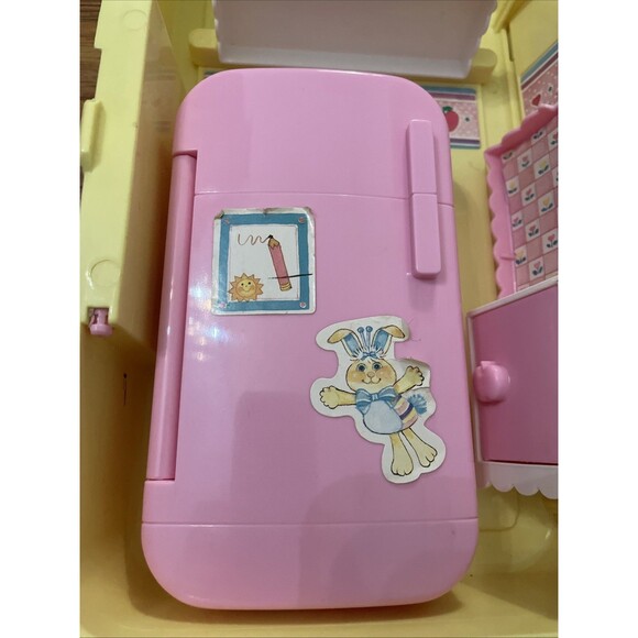 1995 Cabbage Patch Kids Love N Go Travel Kitchen playset by Mattel - Picture 15 of 16